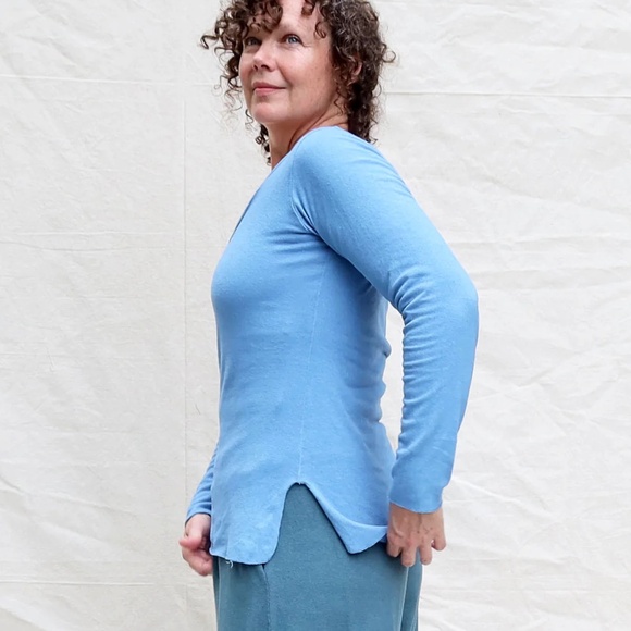 NEW. Gaia Conceptions Crescent Kameez Shirt / S